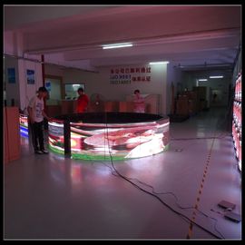 Porcellana Tabellone per le affissioni curvo che annuncia lo schermo di visualizzazione del LED, parete del video di colore pieno di 6500 pidocchi distributore